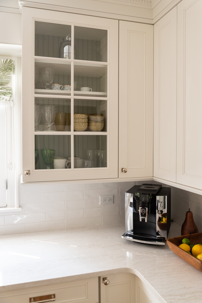 Inspiration for a transitional kitchen remodel in Chicago