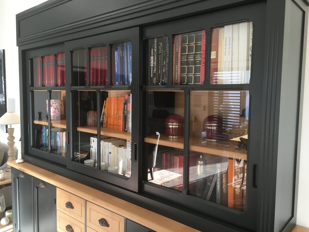 Bibliothèque en hêtre peint et chêne huilé