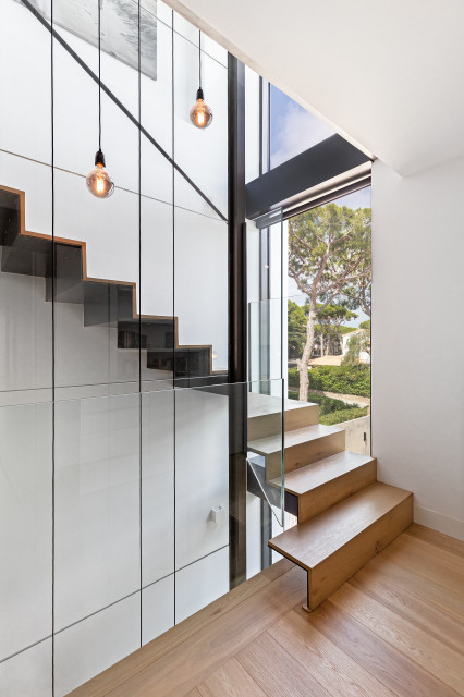 Escalera de chapa doblada revestida de madera - Contemporary - Staircase -  Barcelona - by Coblonal Interiorismo