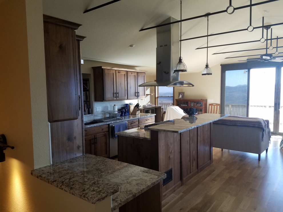 Home design - rustic home design idea in Denver