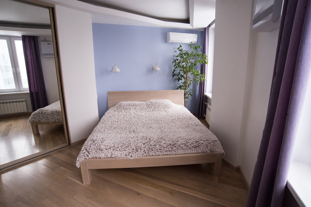 Перепланировка квартиры с радиальной фасадной стеной, авторская мозаика.