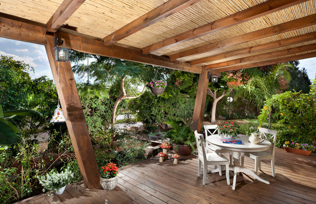 Bamboo Screens Make Your Garden Glow