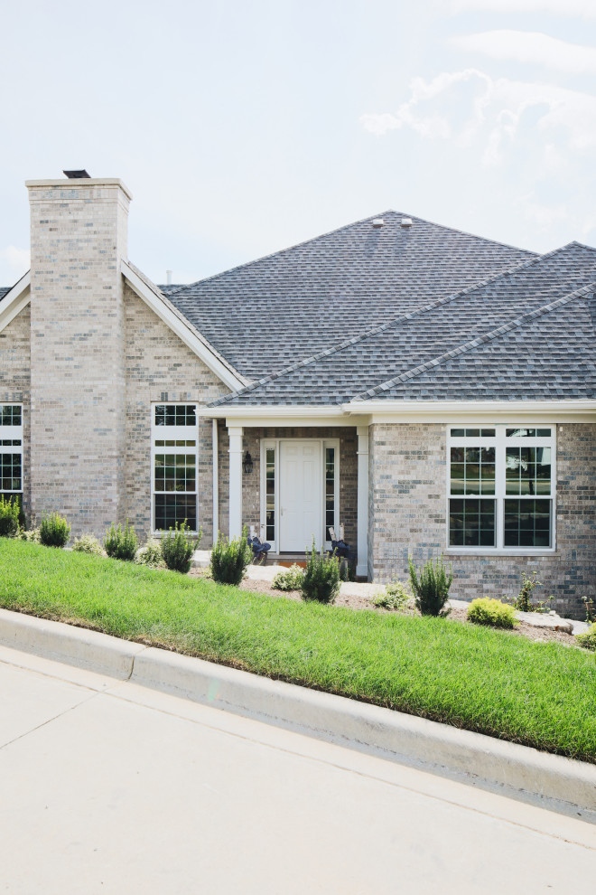 Home design - transitional home design idea in Chicago