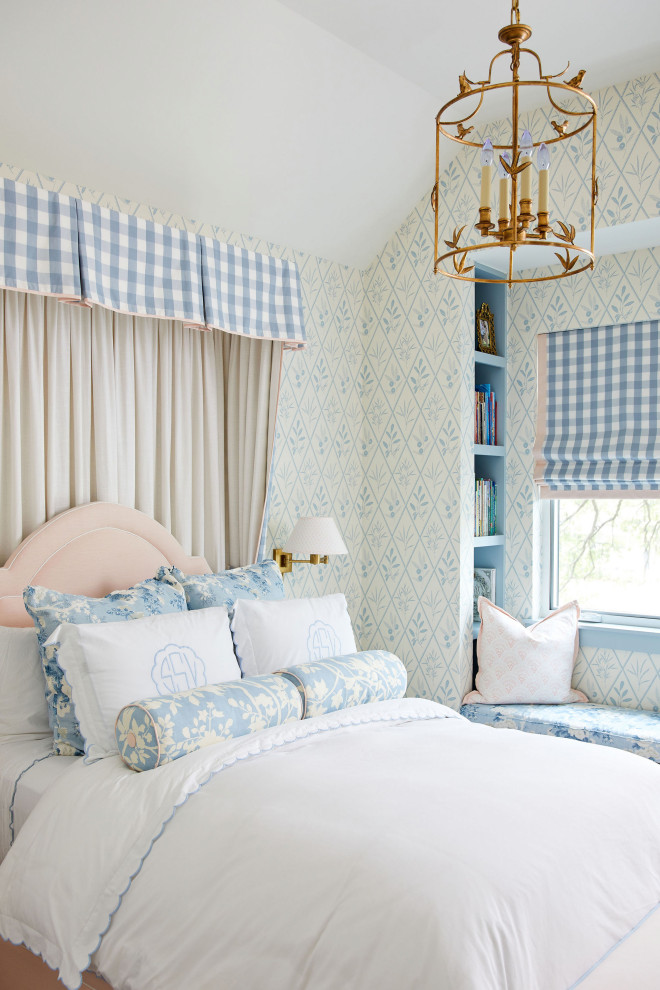 Inspiration for a timeless kids' room remodel in Dallas