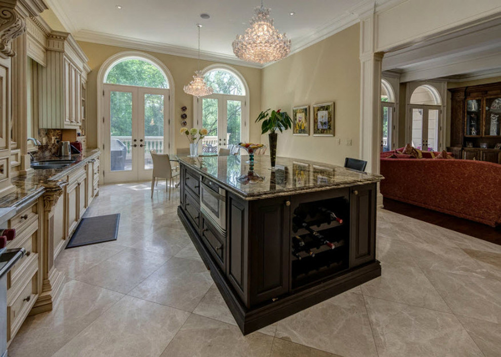 Kitchen - transitional kitchen idea in Toronto
