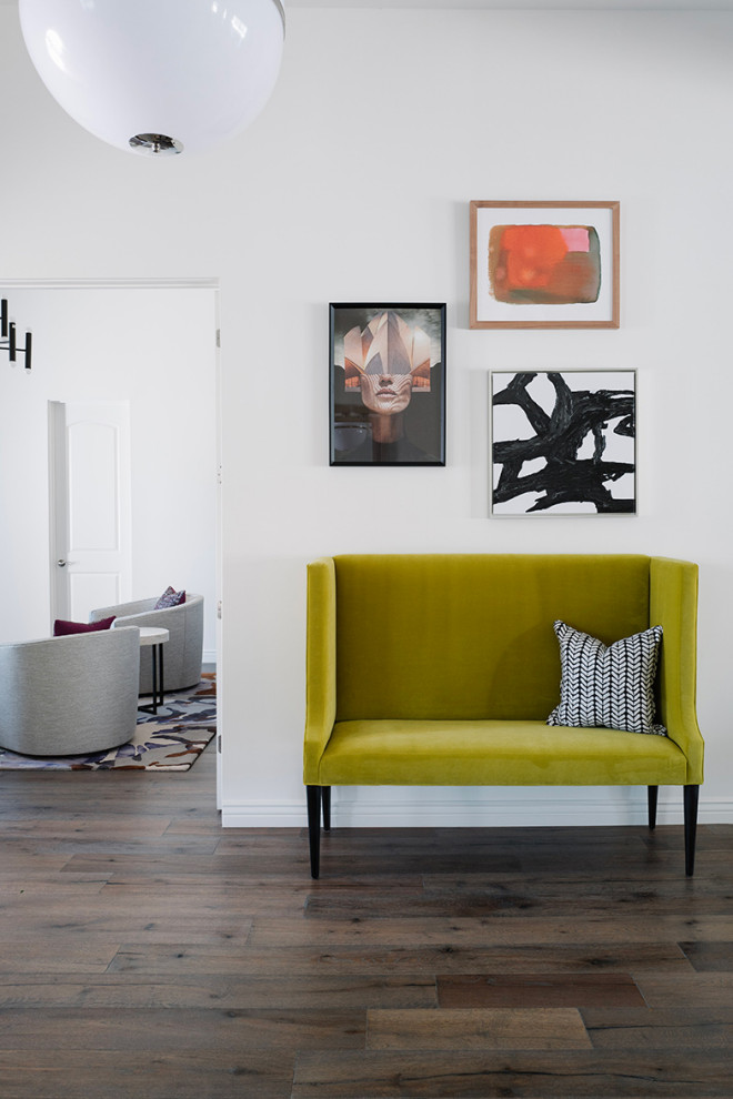 Example of a transitional entryway design in Phoenix