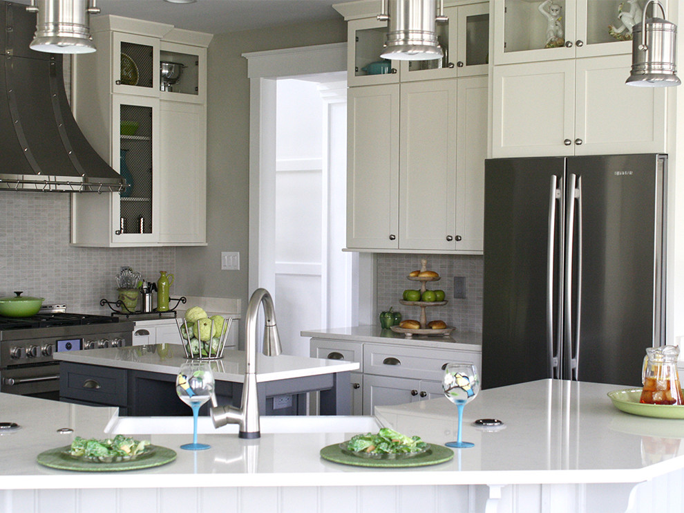 Open concept kitchen - transitional u-shaped medium tone wood floor open concept kitchen idea in Richmond with a farmhouse sink, shaker cabinets, white cabinets, quartz countertops, gray backsplash, stainless steel appliances and a peninsula