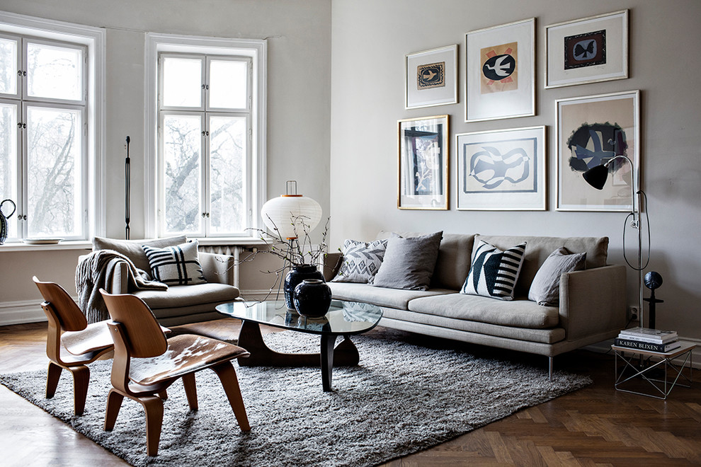 Design ideas for a traditional family room in Gothenburg.