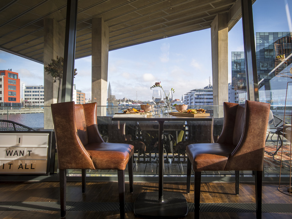 Черное и голубое