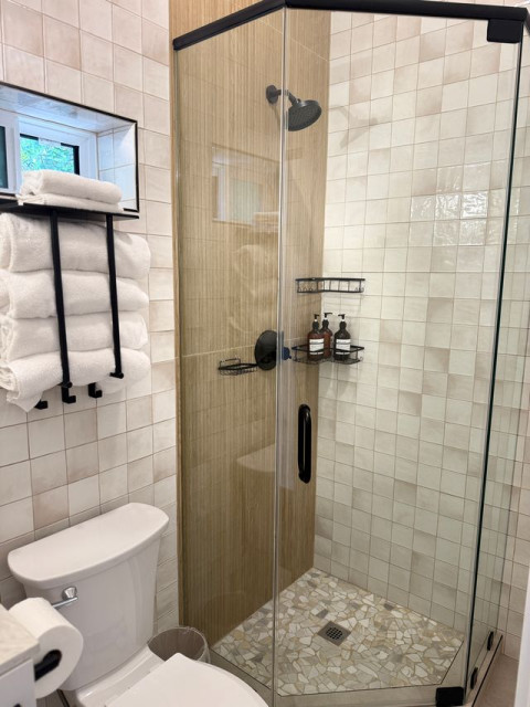 ADU Garage Conversion badezimmer