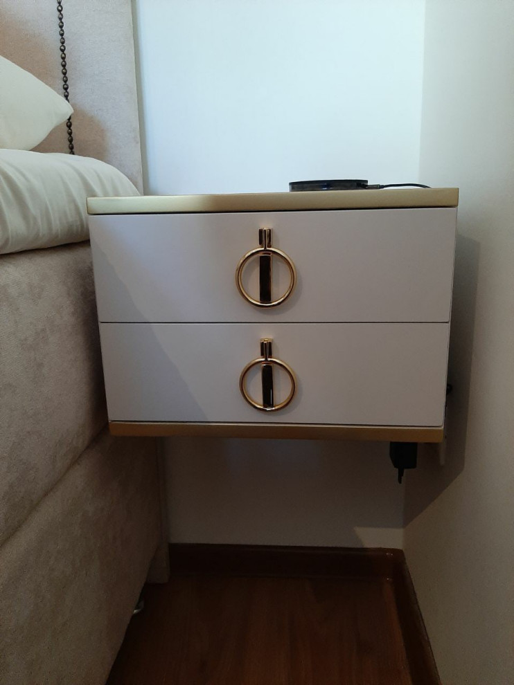 Тумбочки с золотой каемочкой