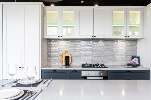 Kitchen with Unique Subway Tile Feature Wall moderne-cuisine