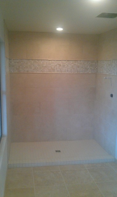 Bathroom Large Shower and Floor trendy-badevaerelse