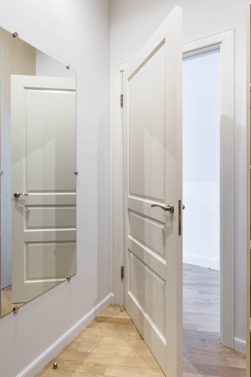 Белые двери Леон в интерьере