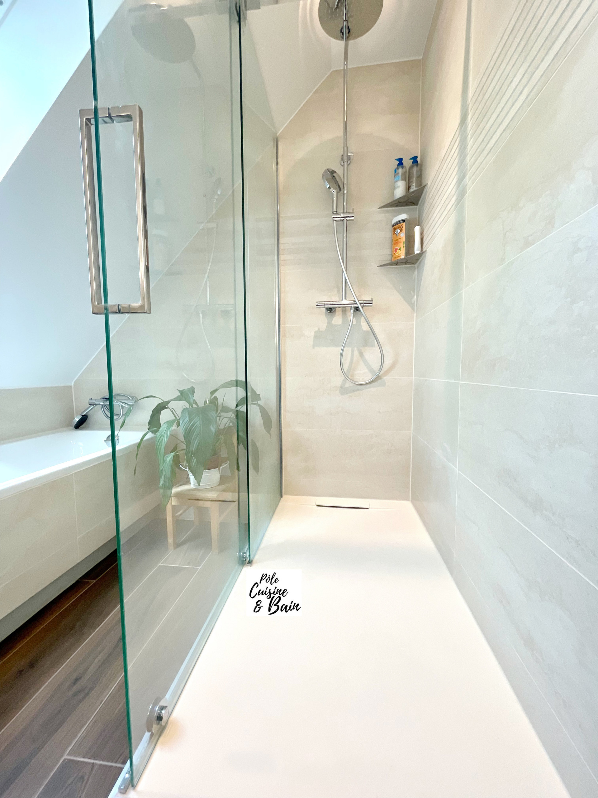 SALLE D'EAU & BAIN: rénovation complète avec porte à galandage
