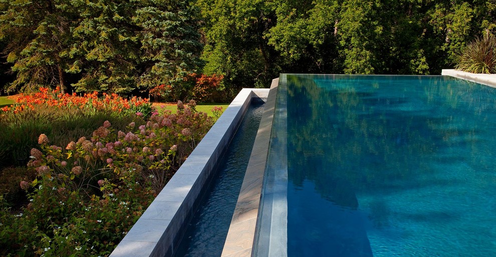 Photo of a contemporary infinity pool in Toronto.