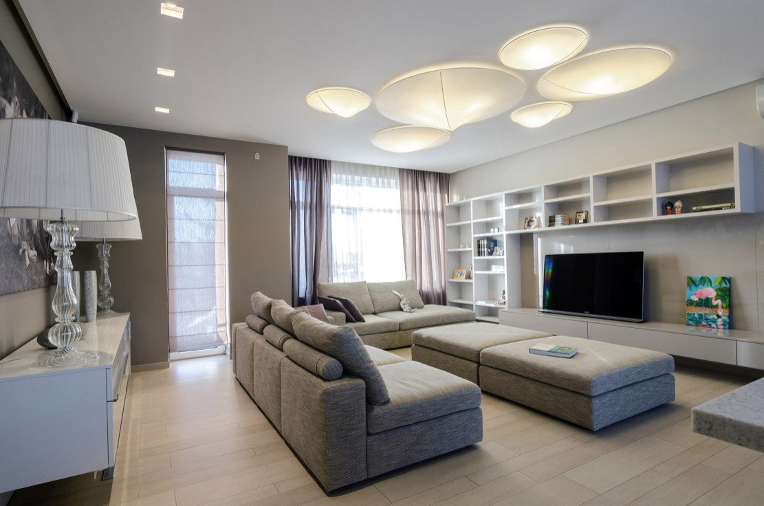 ВВЕРХ ПО ЛЕСТНИЦЕ