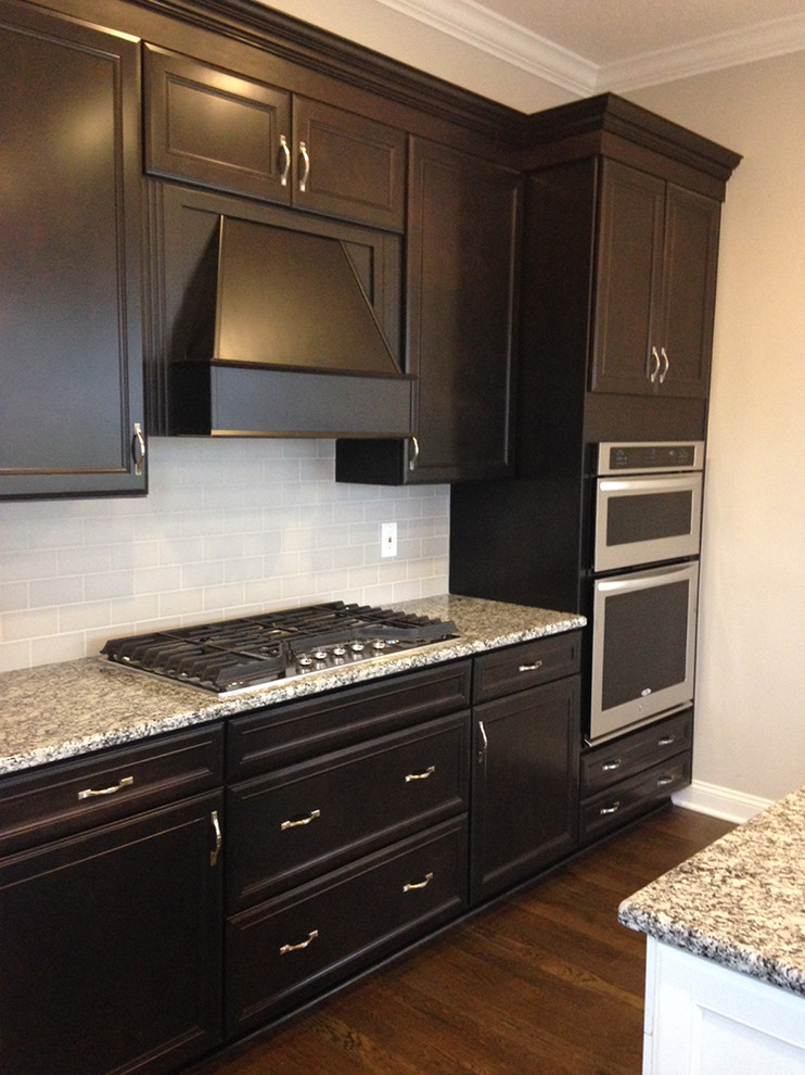 Example of a transitional kitchen design in Columbus