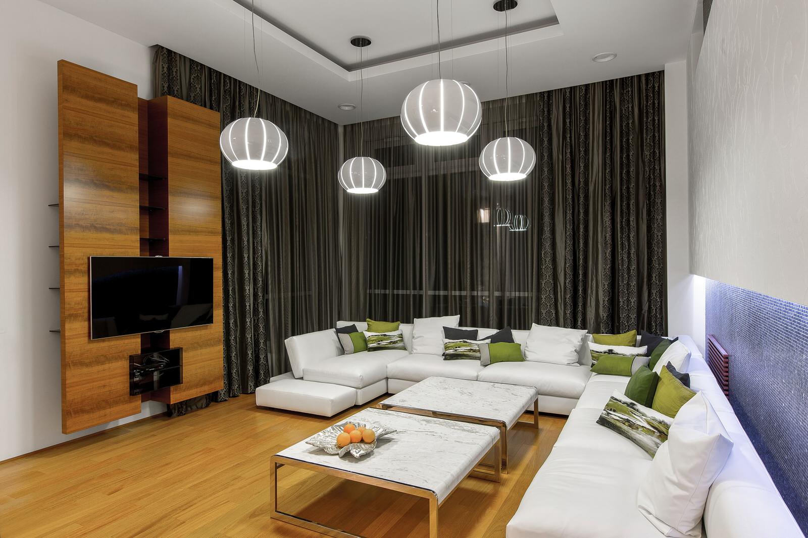 Дом с бассейном