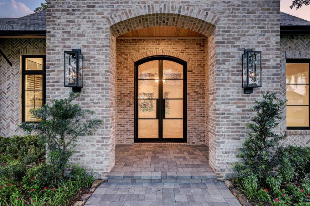 This is an example of a transitional entryway in Houston.