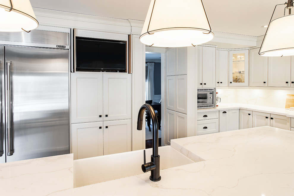 Example of a transitional kitchen design in Toronto