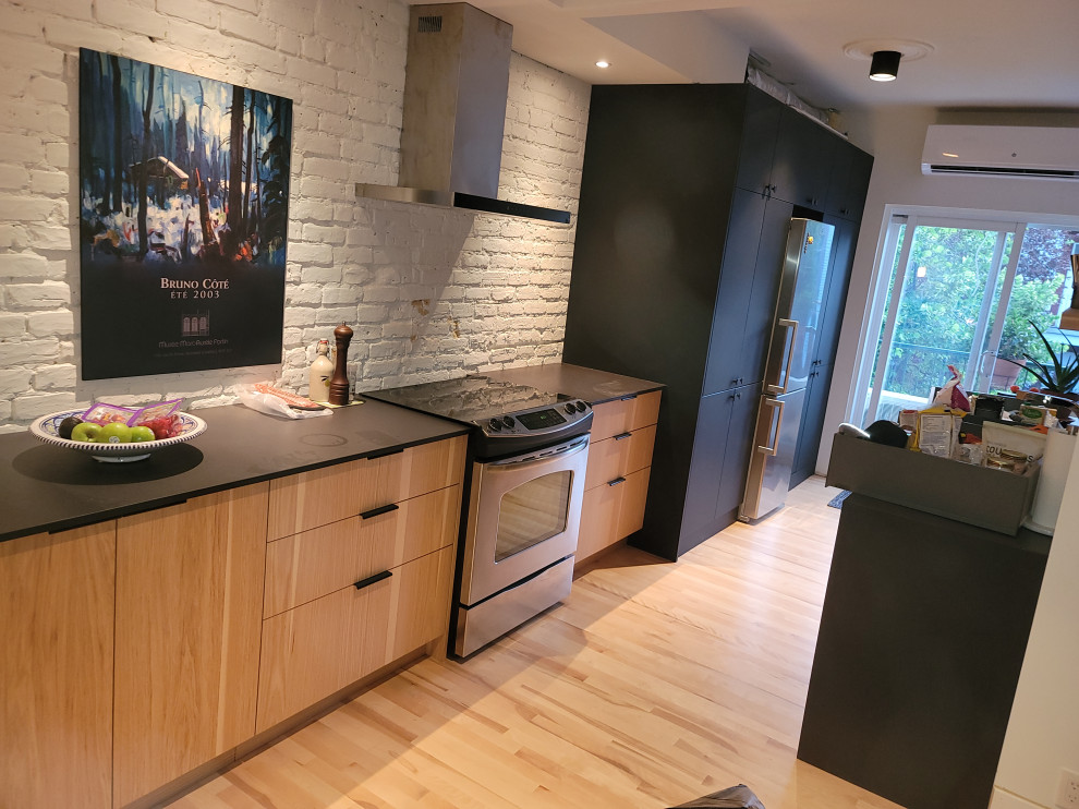 TWO TONE MODERN KITCHEN