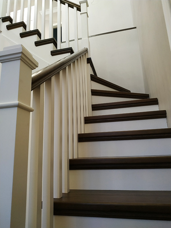 Лестница в двухуровневую квартиру