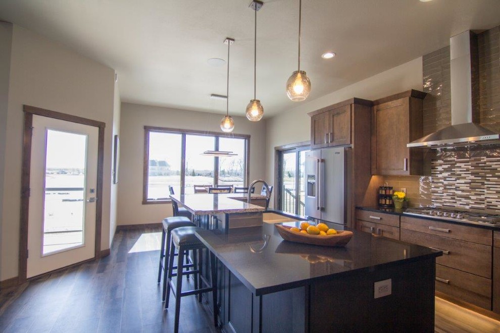 Inspiration for a mid-sized transitional kitchen remodel