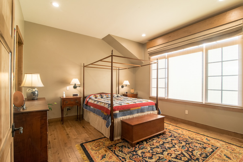 Example of a mountain style home design design in Denver