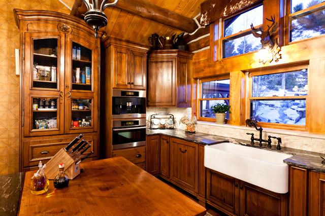 Evergreen Log Home rustikal-kueche