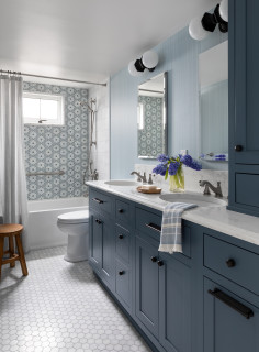 Bathroom of the Week: Layers of Blue and Marble in 60 Square Feet (6 photos)