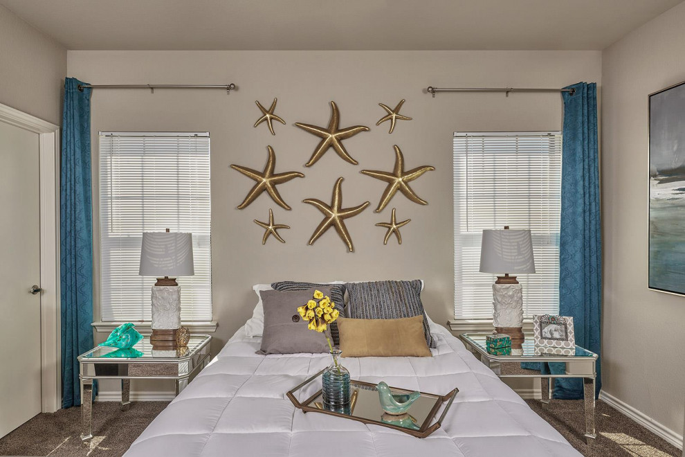 Transitional home design photo in Austin