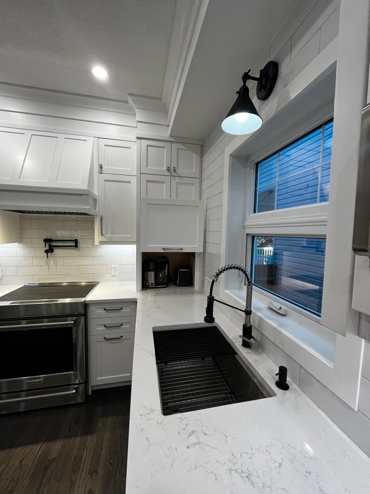 Home design - transitional home design idea in Calgary
