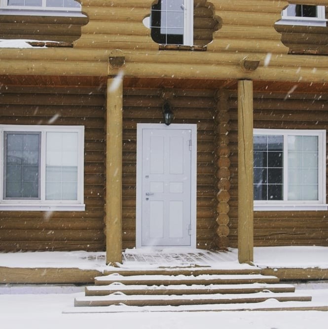 Дверь металлическая, белая