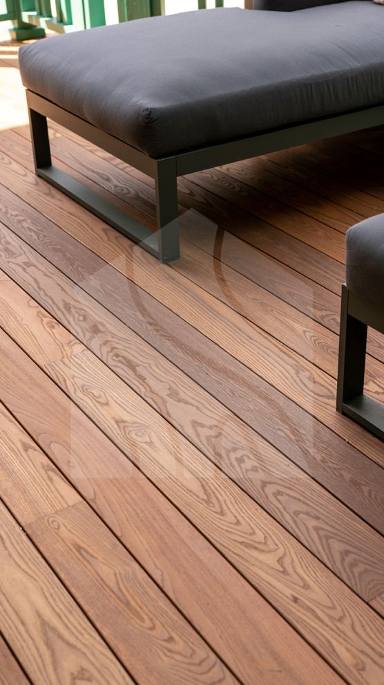 Терраса из термоясеня для загородного дома