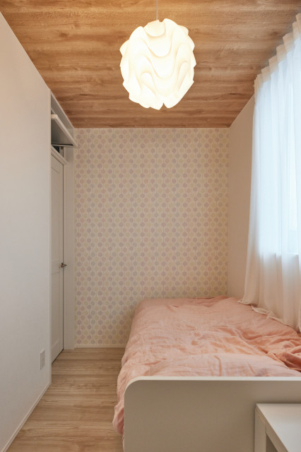 狭小敷地を感じさせない開放感溢れる家 moderne-chambre-d-enfant
