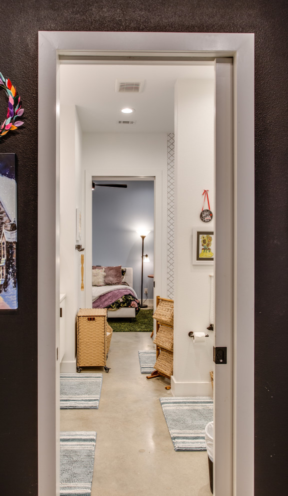 Home design - contemporary home design idea in Austin