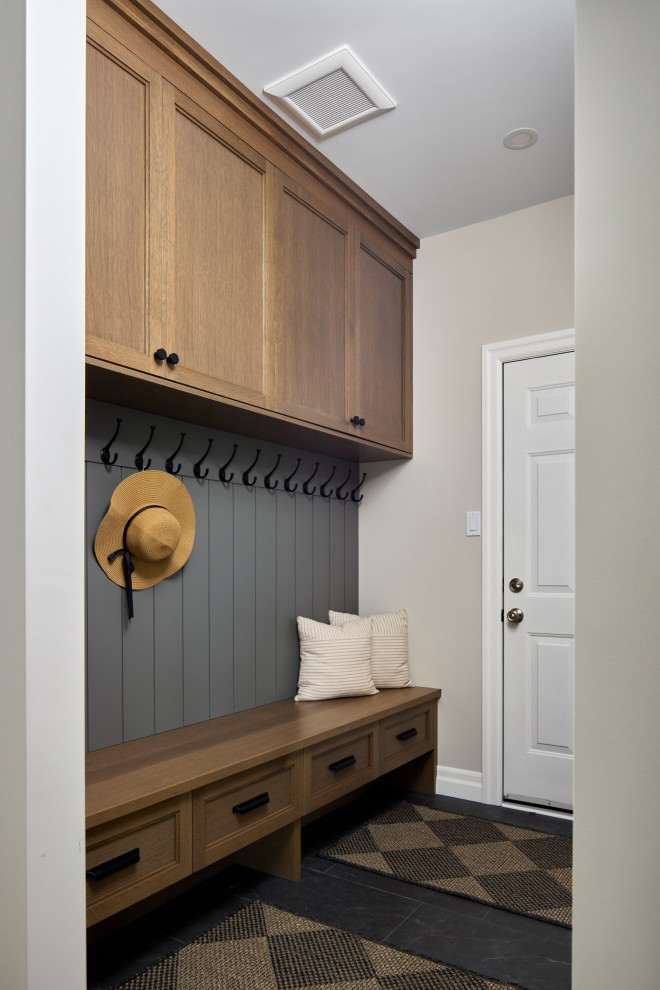 Entryway - transitional entryway idea in Toronto