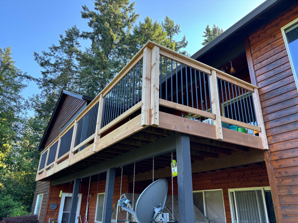 Cedar Deck Railing