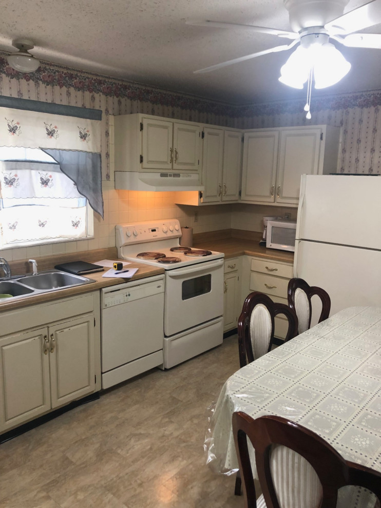 Mid-sized elegant l-shaped kitchen photo in St Louis with an undermount sink, raised-panel cabinets, dark wood cabinets, granite countertops, stainless steel appliances and multicolored countertops