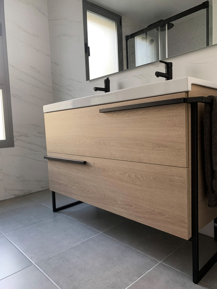 Inspiration for a small scandi ensuite wet room bathroom in Madrid with flat-panel cabinets, white cabinets, an urinal, grey tiles, white walls, porcelain flooring, a submerged sink, solid surface worktops, grey floors, a sliding door, white worktops, double sinks and a built in vanity unit.