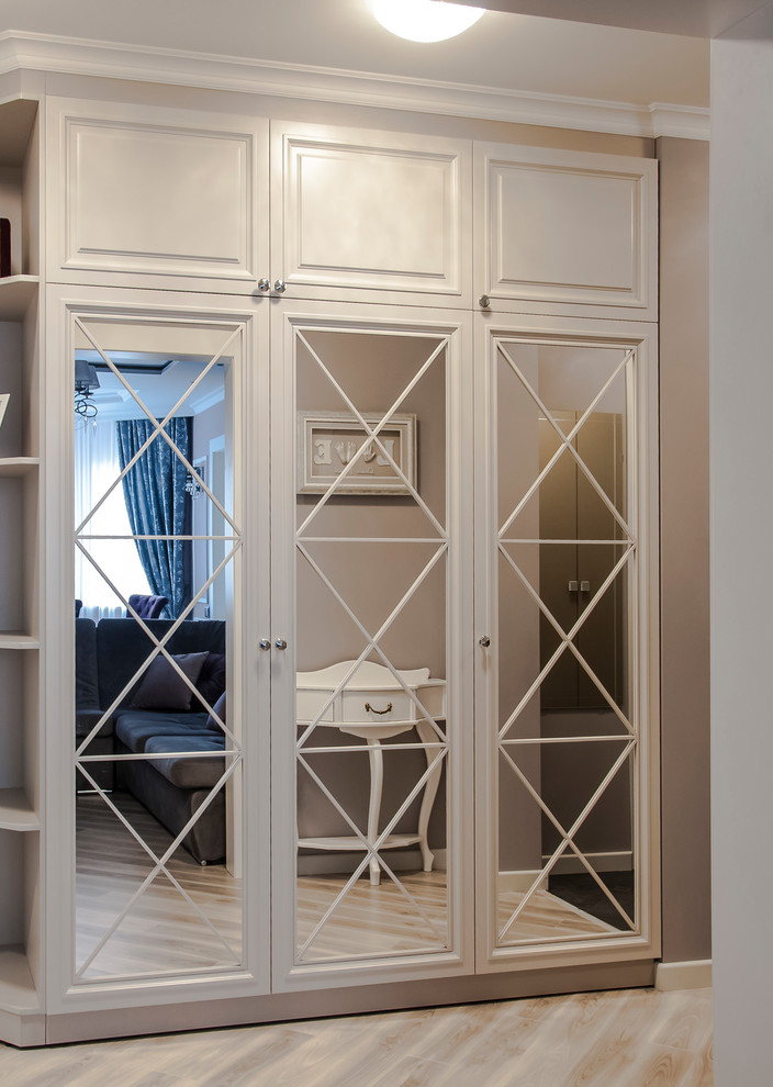 Шкаф в холле