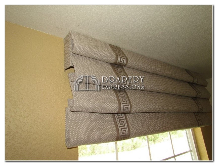Transitional home design photo in Denver