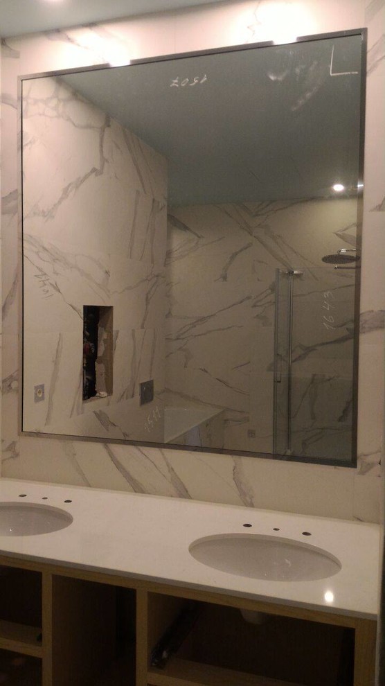 Зеркало в металлической раме