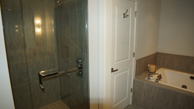 Oakbrook Kitchen & Baths trendy-badevaerelse