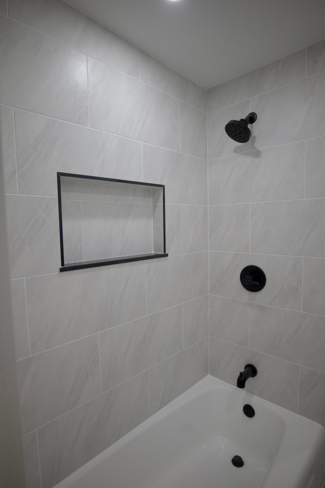 Summerfield Residence Guest Bathroom