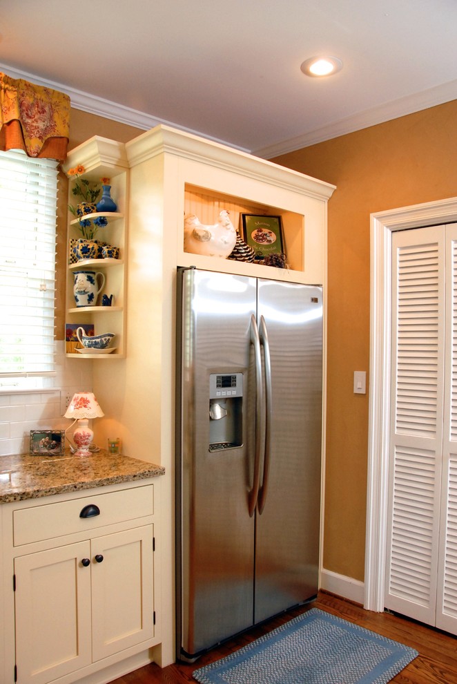 Williamsburg cottage cream kitchen