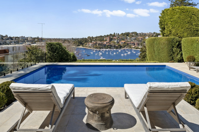 14 E Eastbourne Rd contemporaneo-piscina