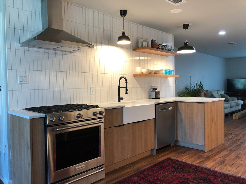 Design ideas for a modern kitchen in Austin.