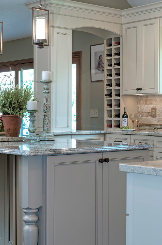 Inspiration for a transitional kitchen remodel in Columbus